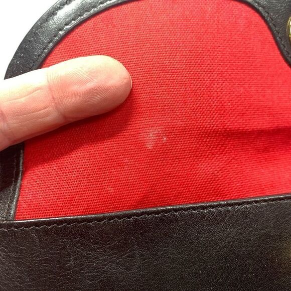 Hobo Women's Solid Twist Lock Closure Leather Wallet Clutch Black - Picture 11 of 11